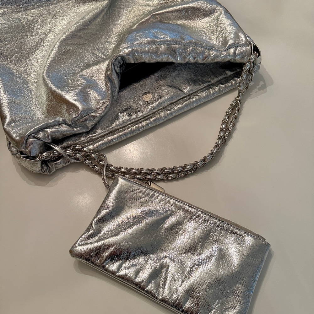 Elegant Silver Woven Shoulder Bag - Picture 4 of 9